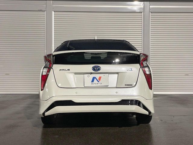 TOYOTA PRIUS 2018