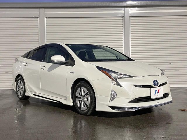 TOYOTA PRIUS 2018