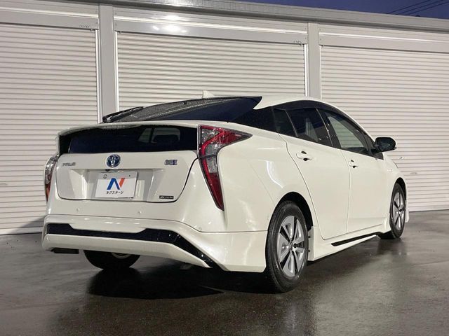 TOYOTA PRIUS 2018