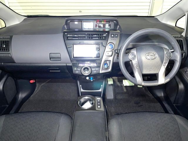 TOYOTA PRIUS Alpha 2016