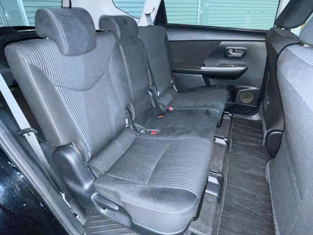 TOYOTA PRIUS Alpha 2016