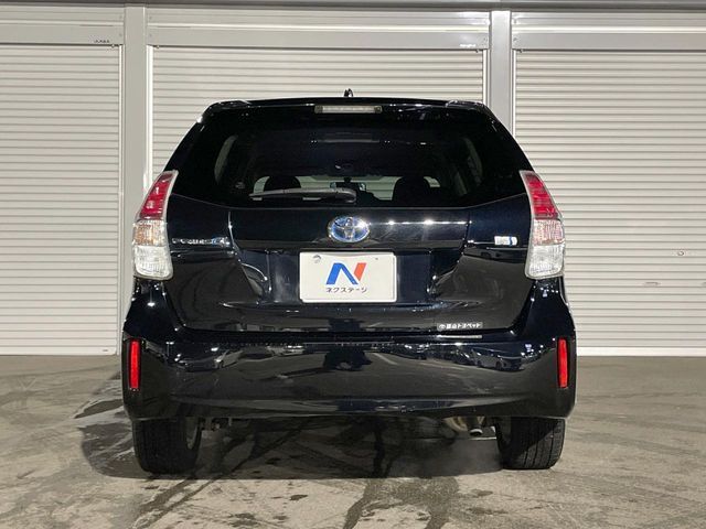 TOYOTA PRIUS Alpha 2016