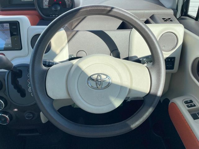 TOYOTA SPADE 2013