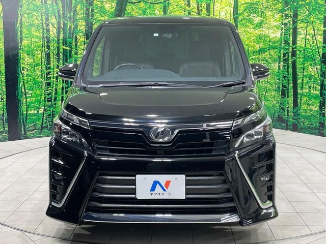 TOYOTA VOXY 2017