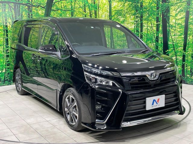 TOYOTA VOXY 2017