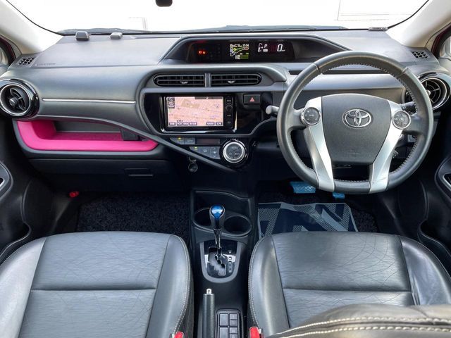 TOYOTA AQUA 2015