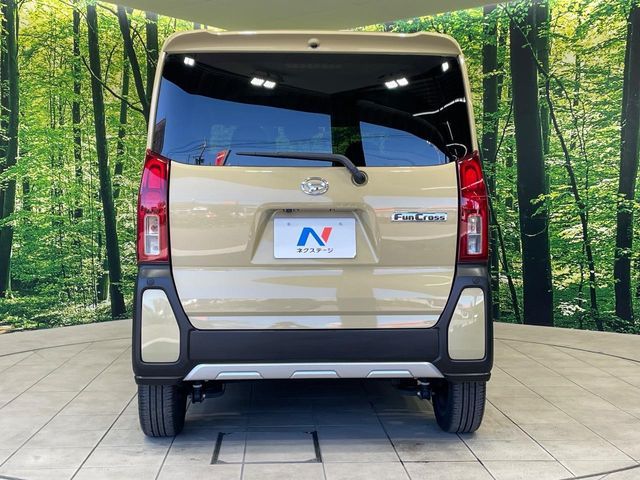 DAIHATSU TANTO FAN CROSS 2022