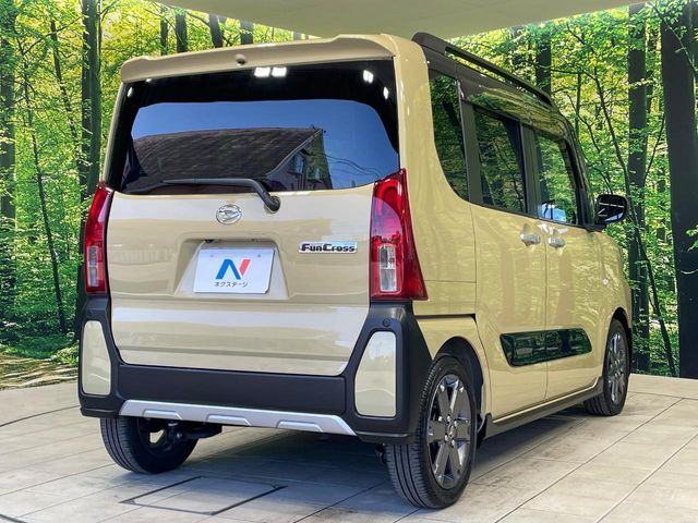 DAIHATSU TANTO FAN CROSS 2022