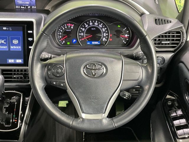 TOYOTA VOXY 2019