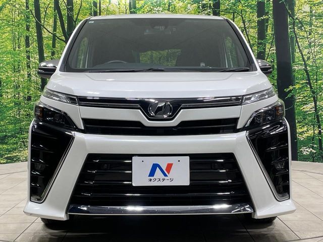 TOYOTA VOXY 2019