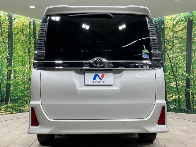 TOYOTA VOXY 2019