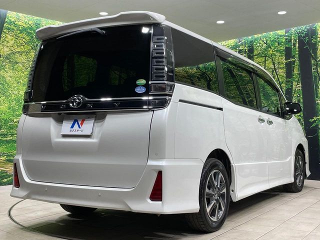 TOYOTA VOXY 2019