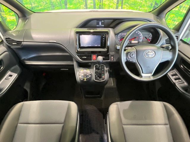 TOYOTA VOXY 2014
