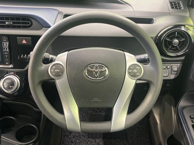 TOYOTA AQUA 2016