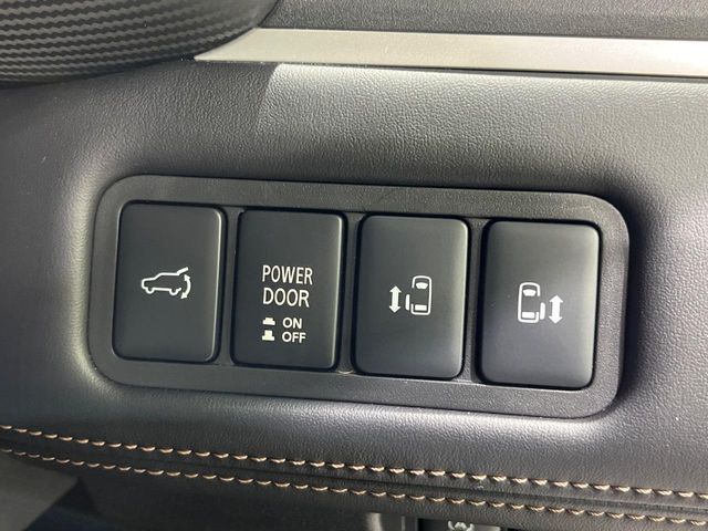 MITSUBISHI DELICA D:5 4WD 2023