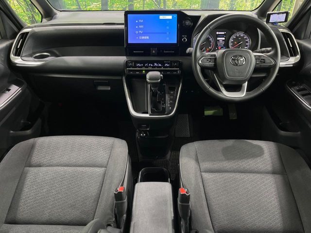 TOYOTA NOAH 4WD 2023