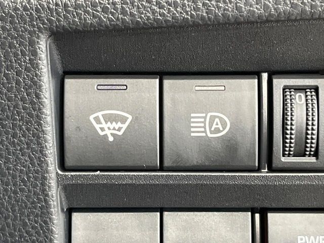 TOYOTA NOAH 4WD 2023