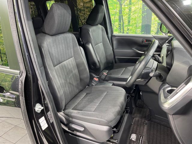 TOYOTA NOAH 4WD 2023