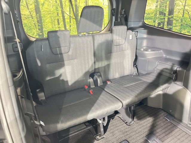 TOYOTA NOAH 4WD 2023