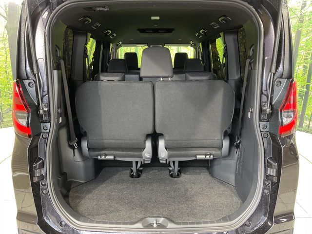 TOYOTA NOAH 4WD 2023