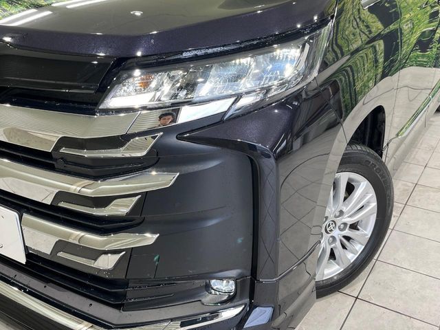 TOYOTA NOAH 4WD 2023