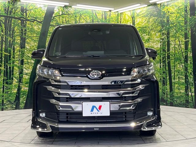 TOYOTA NOAH 4WD 2023