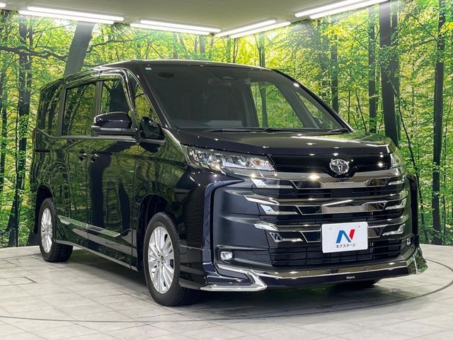 TOYOTA NOAH 4WD 2023