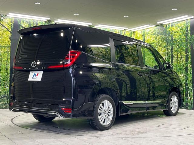 TOYOTA NOAH 4WD 2023