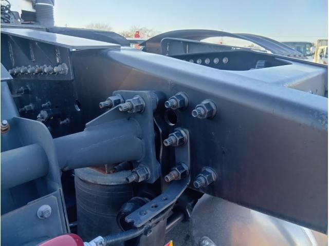 NISSAN DIESEL Quon 2021