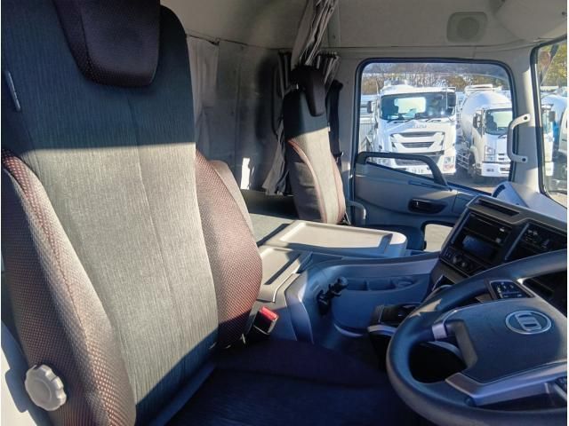 NISSAN DIESEL Quon 2021