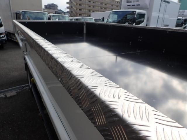 MITSUBISHI CANTER 2025