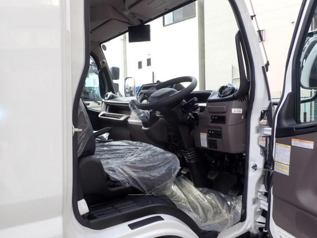 MITSUBISHI CANTER 2025
