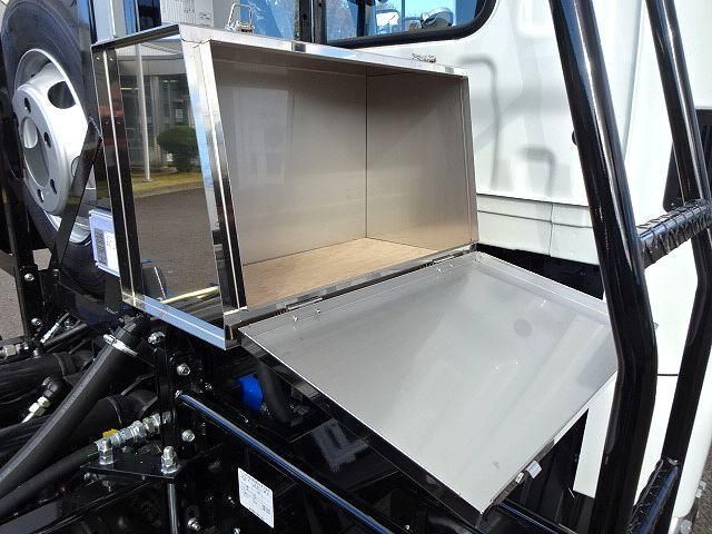 MITSUBISHI FUSOU FIGHTER 2025