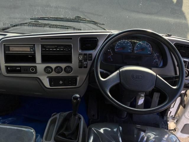 NISSAN DIESEL CONDOR 2011