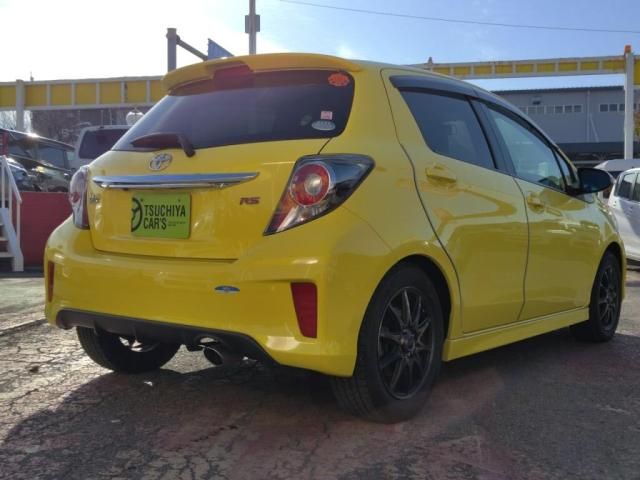 TOYOTA VITZ 2015