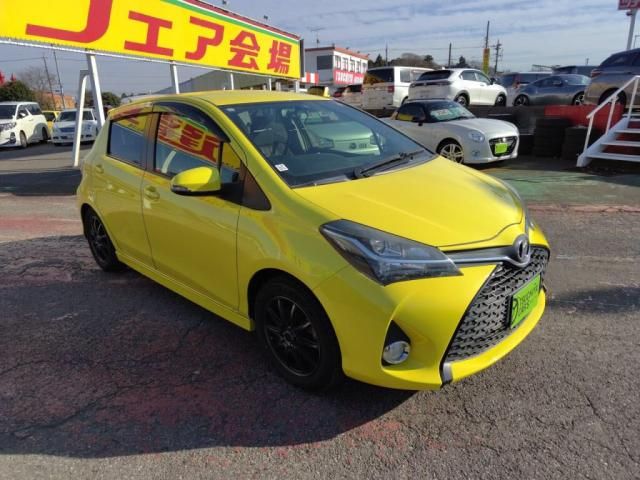 TOYOTA VITZ 2015