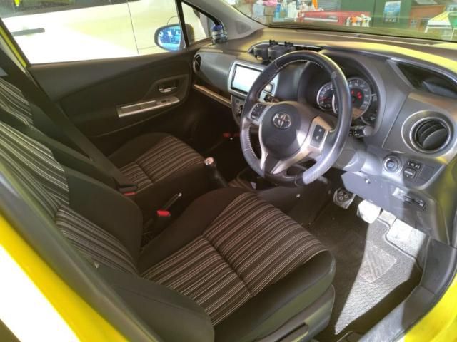 TOYOTA VITZ 2015