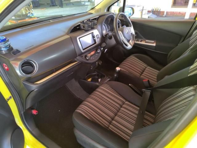 TOYOTA VITZ 2015