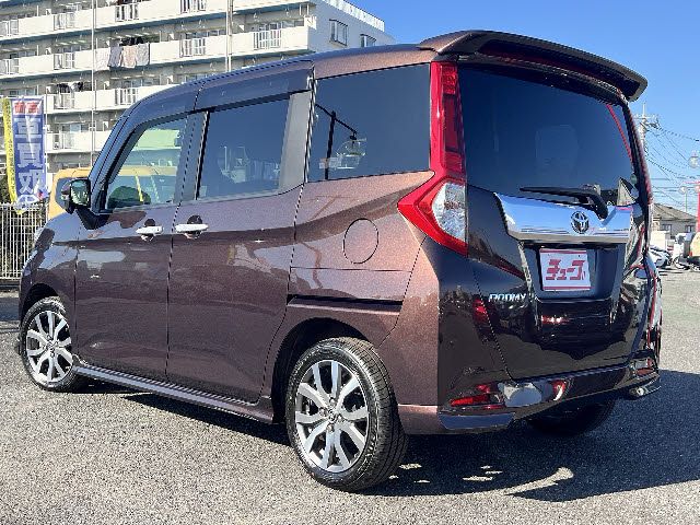 TOYOTA ROOMY 2019