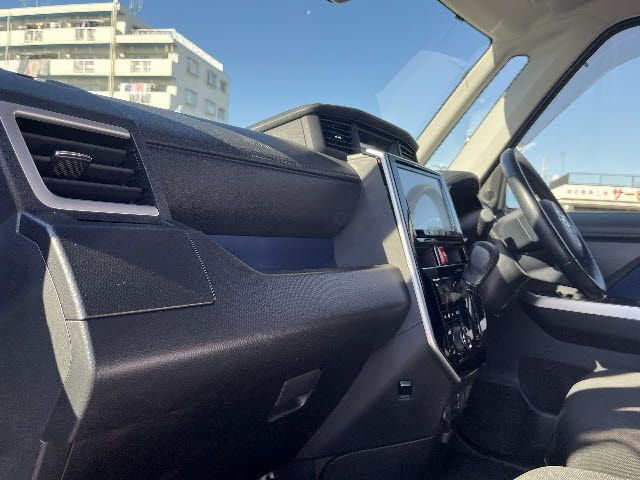 TOYOTA ROOMY 2019