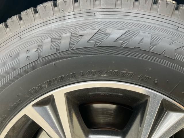 TOYOTA HIACE van 4WD 2024