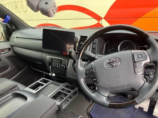 TOYOTA HIACE van 4WD 2024