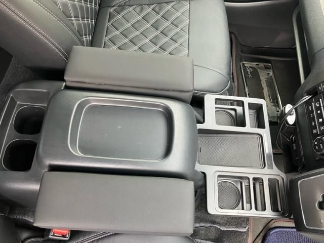 TOYOTA HIACE van 4WD 2024