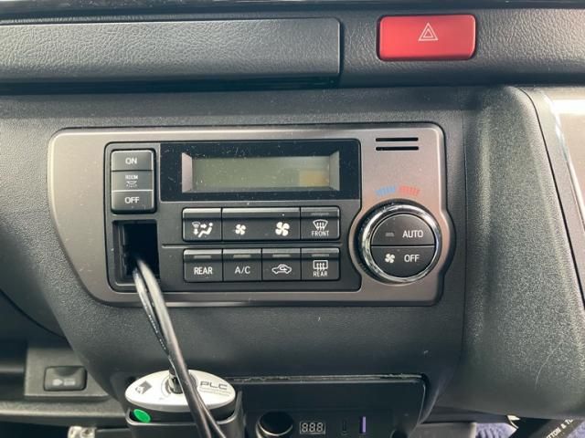 TOYOTA HIACE van 4WD 2024