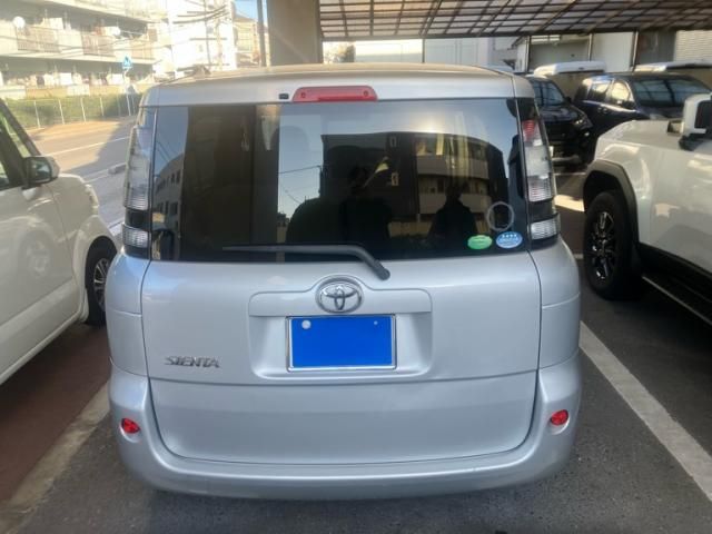 TOYOTA SIENTA 2012