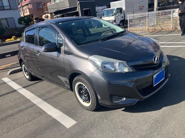 TOYOTA VITZ 2013