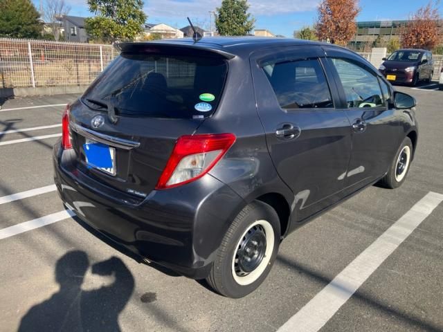 TOYOTA VITZ 2013