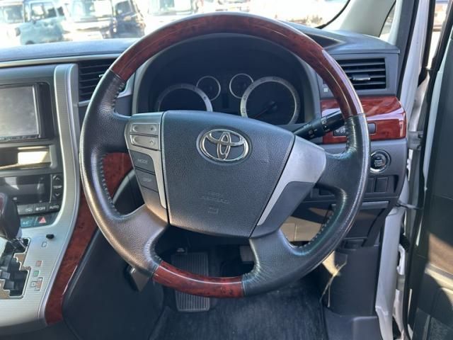 TOYOTA VELLFIRE 2010