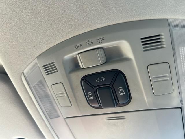 TOYOTA VELLFIRE 2010