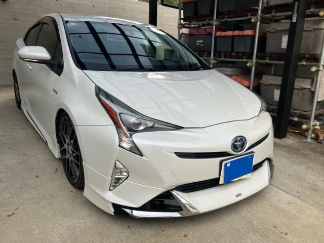 TOYOTA PRIUS 2016